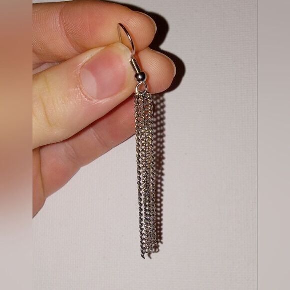 CLEARANCE Silver chain earrings - Picture 1 of 3